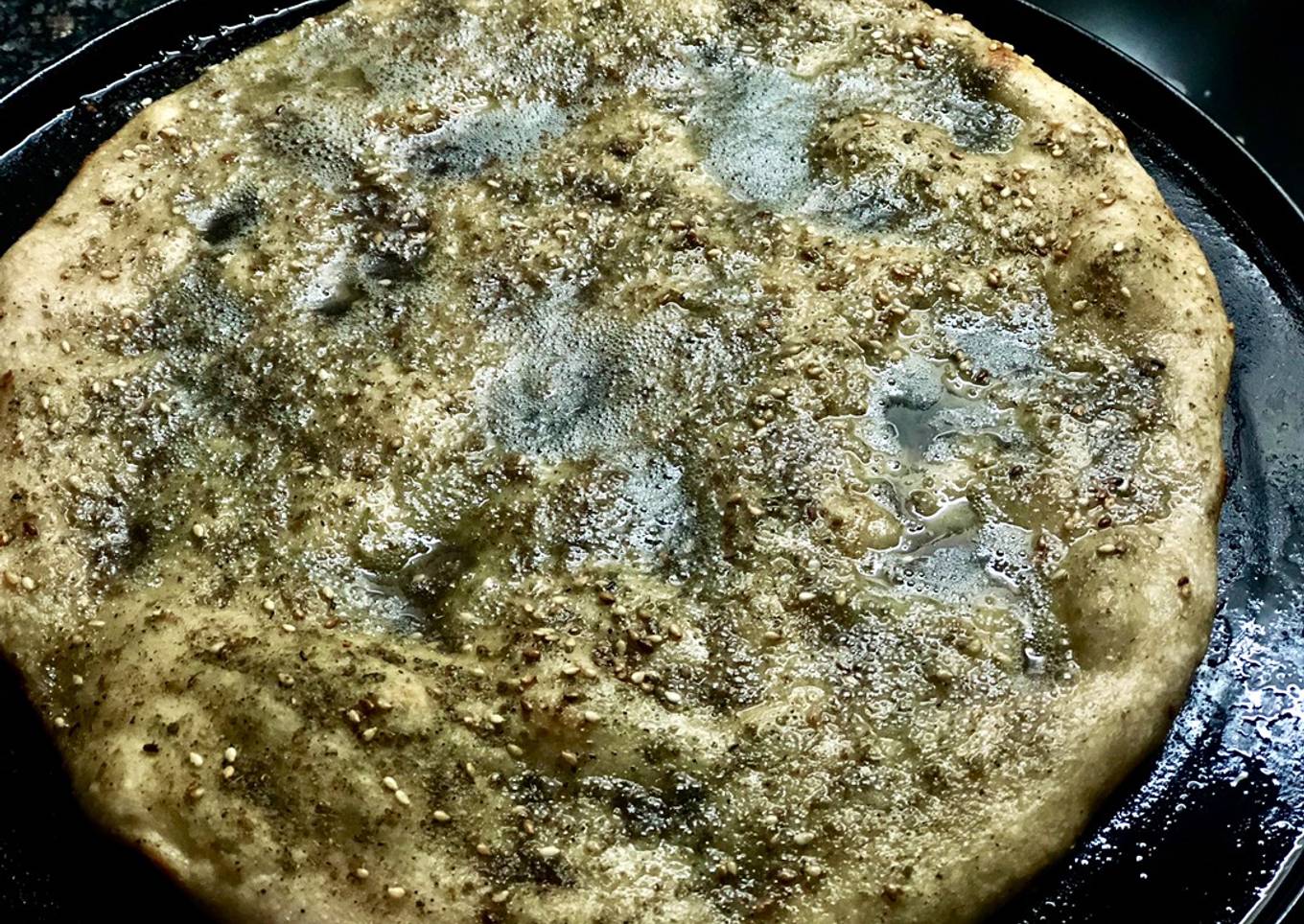 Manakish zaatar o Neish tipo pizza salado