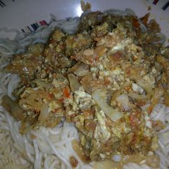 A picture of Spaghetti and cabbage sauce.