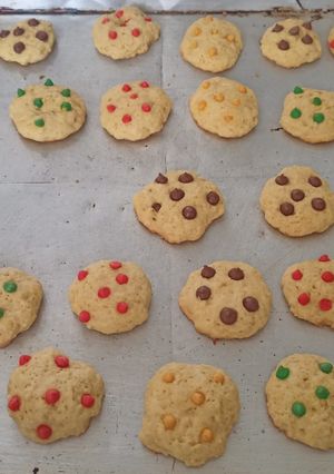 Una foto de Galletas con chispas de chocolate 😋 fáciles y deliciosas