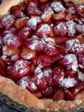 Tarta de hojaldre con ciruelas