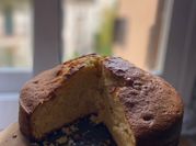 Una foto de budin esponjoso con aceite