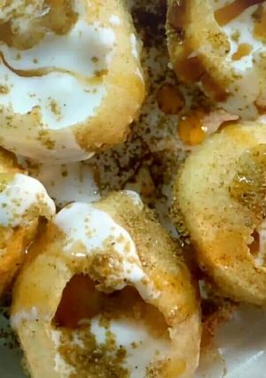 A picture of Dahi poori.