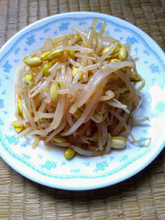 韓式小菜-辣拌黃豆芽(低醣生酮餐)(簡單料理)(清冰箱料理)(開胃菜) 的食譜成品照片