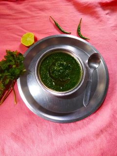 धनिया की चटनी (dhaniya ki chutney recipe in Hindi) रेसिपी मुख्य फोटो