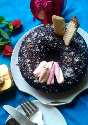 A picture of Marble cake with chocolate sauce.