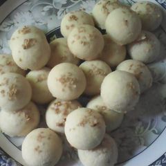 A picture of Gireba (traditional cookie).