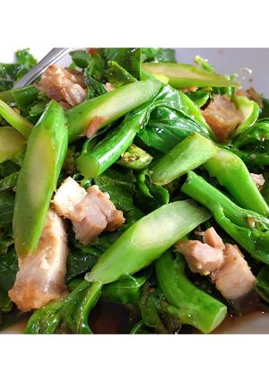 รูปของ หมูกรอบผัดคะน้าฮ่องกง