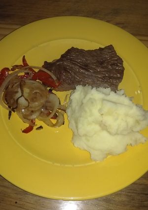 Una foto de Bifes a la Chapa