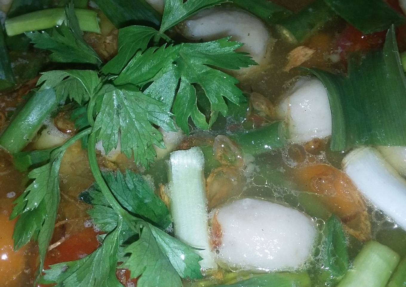 Sayur sup ayam bakso