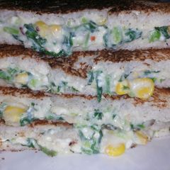 A picture of Spinach corn sandwich.