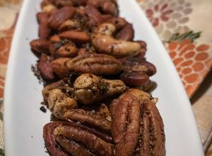 Una foto de Nueces especiadas con garam masala