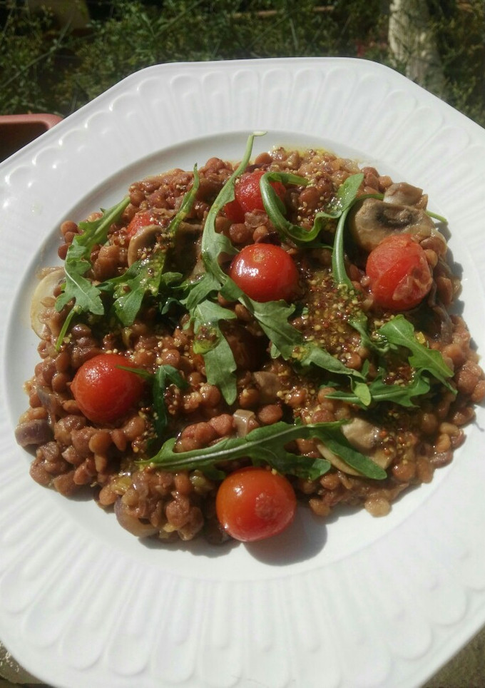Una foto de Ensalada templada de lentejas con vinagreta de mostaza