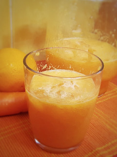 Una foto de Smoothie de zanahoria, piña y naranja