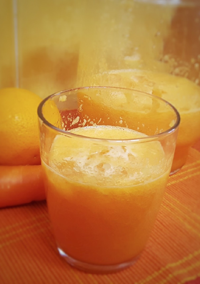 Una foto de Smoothie de zanahoria, piña y naranja
