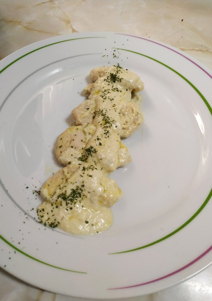 Una foto de Pechuga de pollo a la crema de queso azul