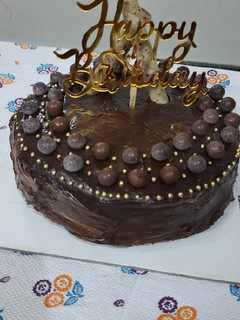 சாக்லேட் ட்ரபுள் கேக்(chocolate truffle cake recipe in tamil) செய்முறை முக்கிய புகைப்படம்