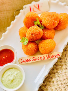 A picture of Veg Cheese potato balls.