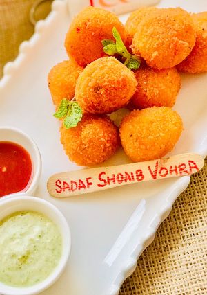 A picture of Veg Cheese potato balls.