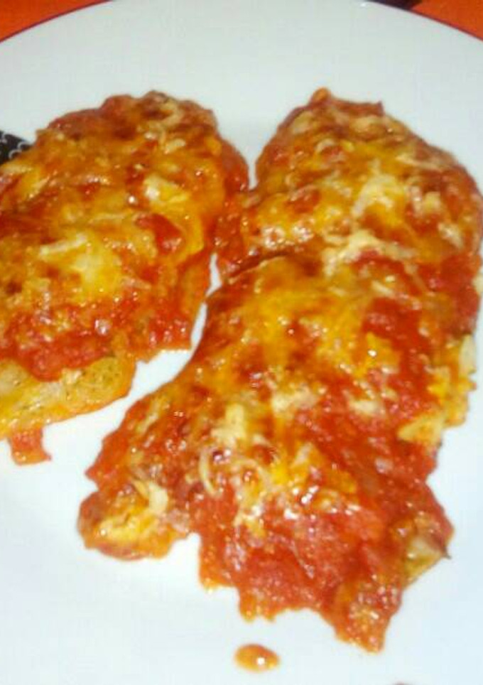 Una foto de Pescado con tomate y queso filetes de halibut