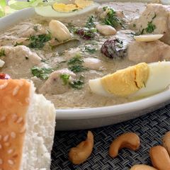 A picture of Chicken white curry with nuts🥰.