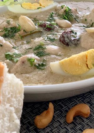 A picture of Chicken white curry with nuts🥰.