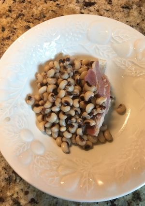 A picture of Purple Hull Peas.