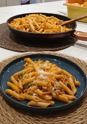 Una foto de Macarrones a la boloñesa con Guisantes