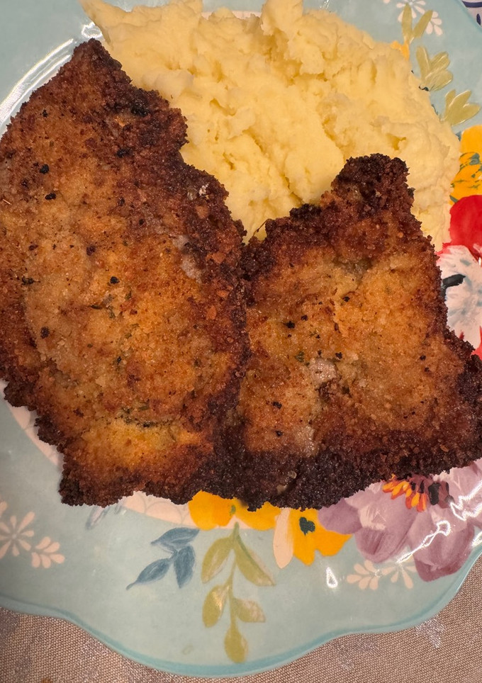 Una foto de Milanesa de Carne con Puré