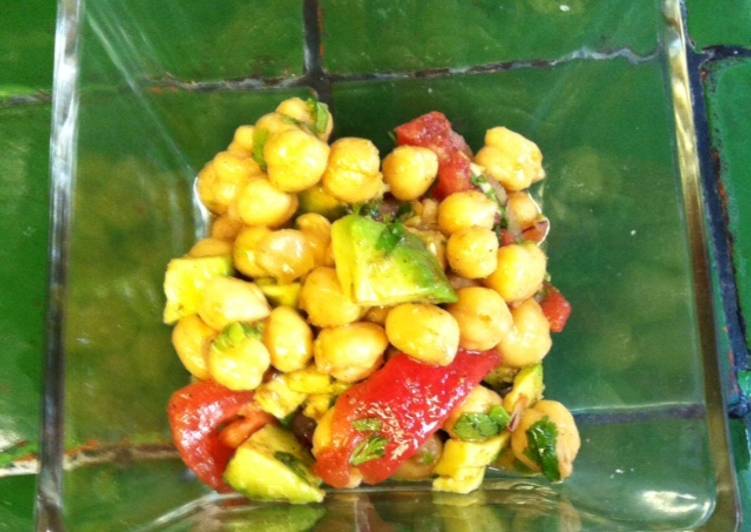 Ensalada de garbanzos con aguacate