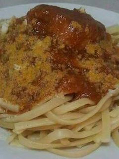 Una foto de Tallarines rojos con pollo