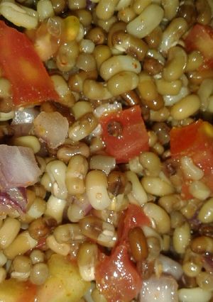 A picture of Healthy moth chaat.