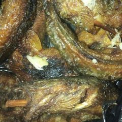 A picture of Fried fish.