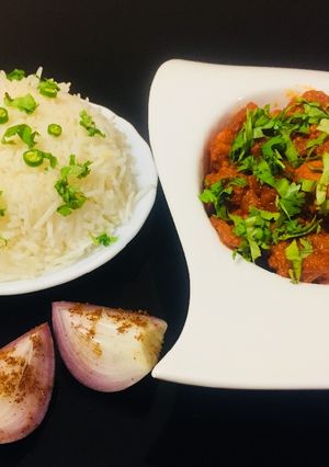 A picture of Chicken Tikka masala.
