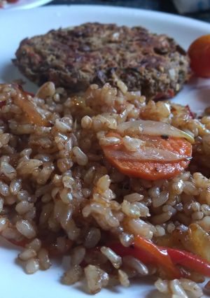 Una foto de Arroz con verduritas y salsa de soja 😍