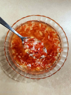 Una foto de 🍅🧅🫑Salsa criolla - salsa vinagreta de tomate, cebolla y morrón 🫑🧅🍅
