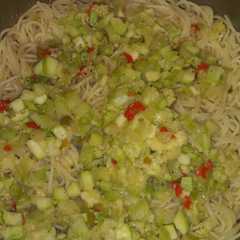 Una foto de Vermicelli con Calabacín y ají dulce