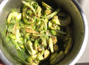 Una foto de Aguachile verde de champiñones