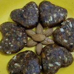 A picture of Dates laddoo.