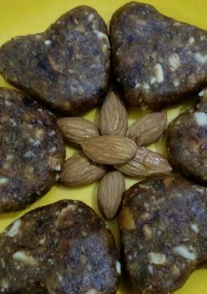 A picture of Dates laddoo.
