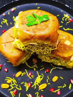 દાબેલી (Dabeli recipe in Gujarati) રેસીપી મુખ્ય ફોટો