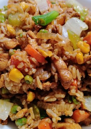 A picture of Chicken and rice bowl.