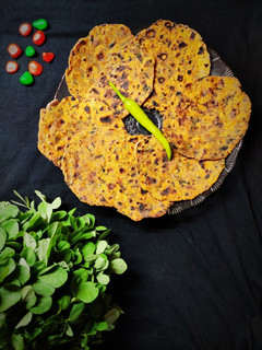 મેથી ની ભાજી ના ઢેબરા રેસીપી મુખ્ય ફોટો