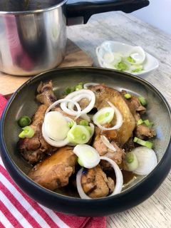 Una foto de Pollo oriental en olla Crockpot de cocción lenta