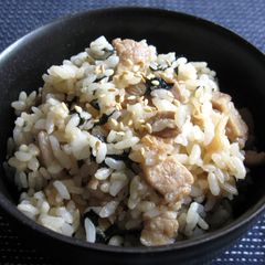 A picture of Pork & Nori Mazegohan.