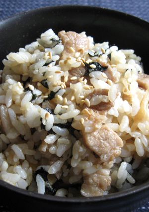 A picture of Pork & Nori Mazegohan.