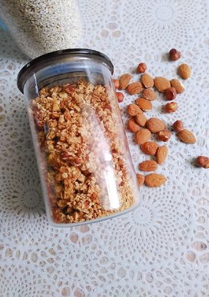 A picture of Homemade Granola [Almonds/Hazelnuts].
