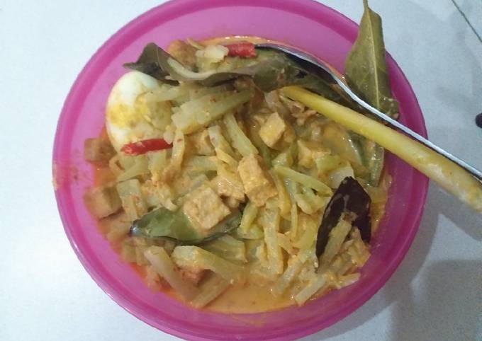 Lontong sayur