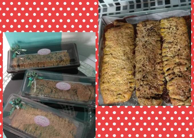 Cara Gampang Menyiapkan Banana chocolate cheese strudel Anti Gagal