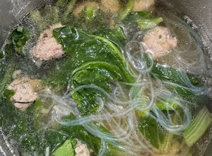 Foto resep Sup Sayur Romaine dengan Bola Daging