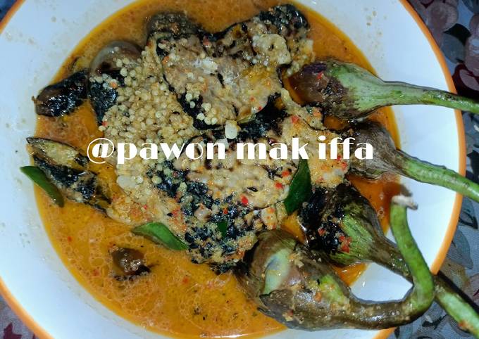 Bagaimana Menyiapkan Terong bakar kuah santen, Enak Banget